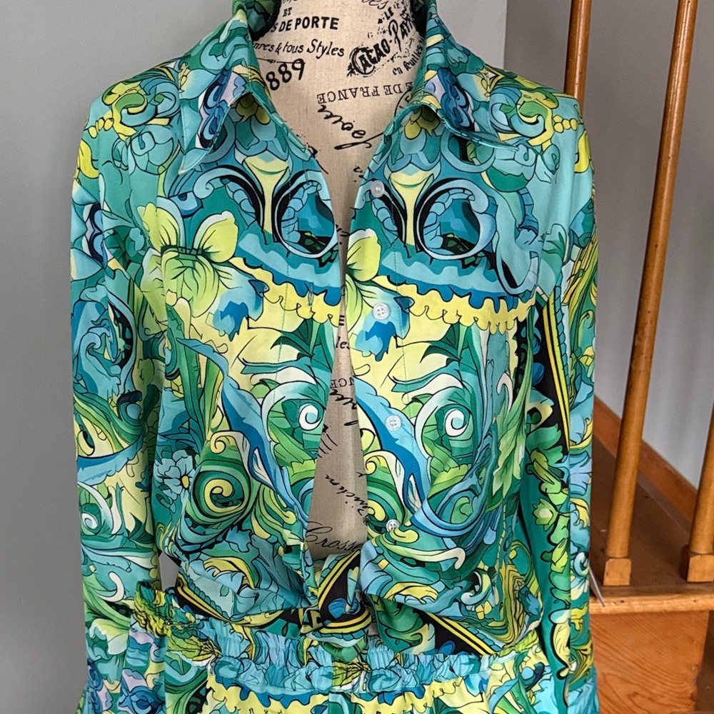 Akira- Vibrant Green and Blue Patterned Jacket and Shorts Set - Picture 2 of 9